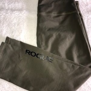 Rogue CrossFit cropped workout leggings
